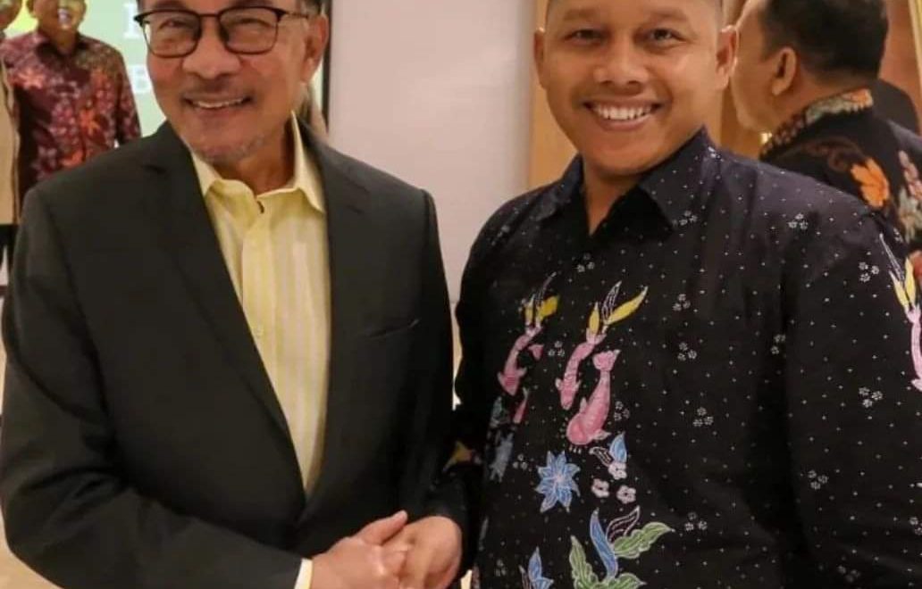 Berkesempatan foto bersama Perdana Menteri Malaysia YM Dato’ Seri Anwar Ibrahim